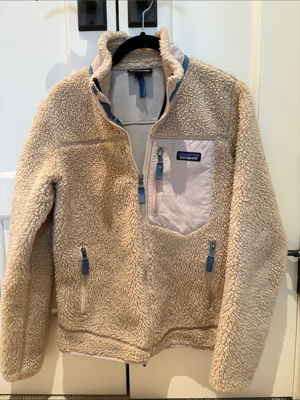 Patagonia women’s retro-x Cream Sherpa Fleece Jacket with Light Blue Accents